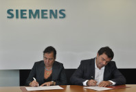 Eva Maneiro, CEO de Hydnum Steel, y Agustín Escobar, CEO de SIEMENS España